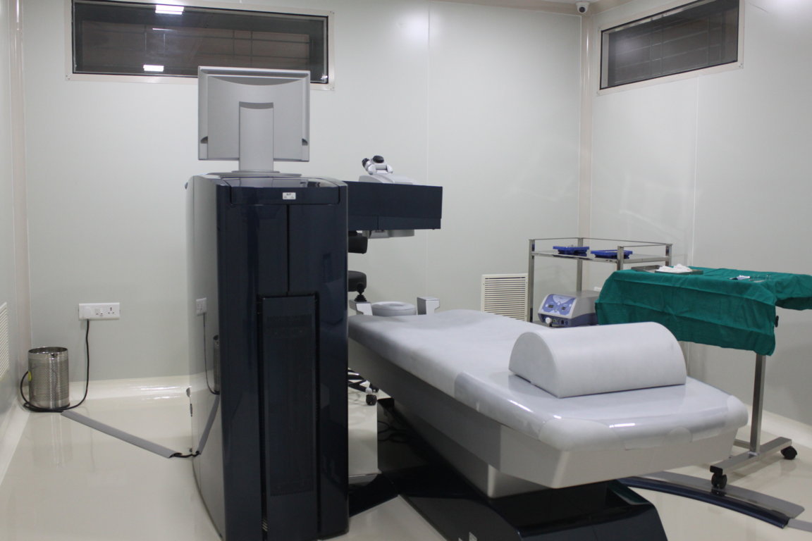 Insight Institute LASIK suite housing the Alcon WaveLight EX500 excimer laser platform with patient bed and sterile-draped instrument trolley
